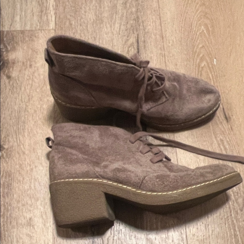 Universal Threads Brown Ankle Boots 7